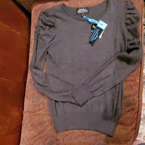 Sweater - Picture 2 of 4